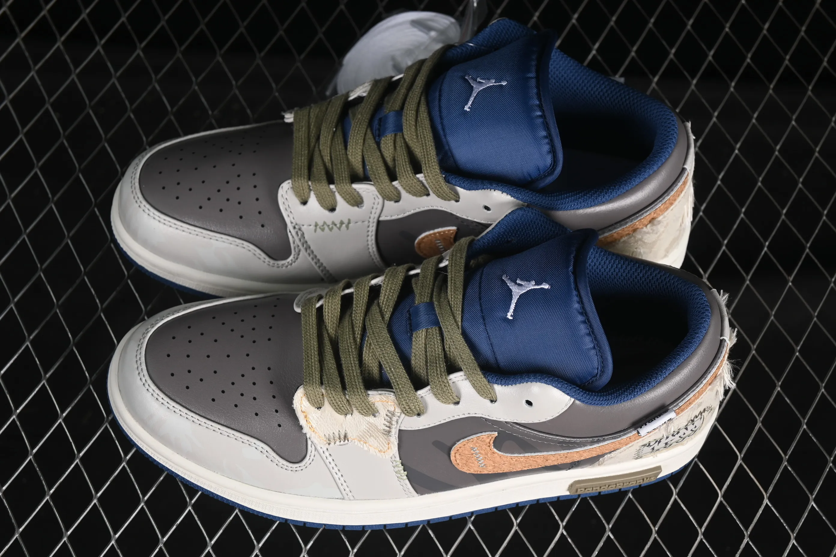 All categories Air Jordan Jordan series basketball shoes Air Jordan 1 Low Air Jordan 1 Low AJ1 Joe 1 Panda Prank Pioneer Knight Brown Gray Low-top retro basketball shoes 553558-414
